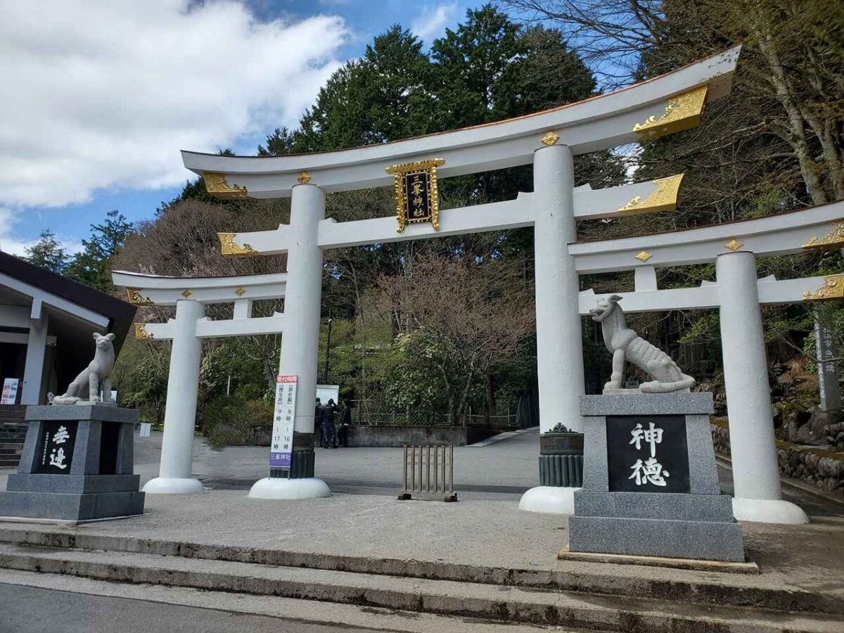 三峯神社(秩父市)「呼ばれた人」だけがたどり着く、霊峰に鎮まる神域へ